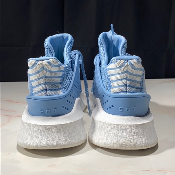 Sneakers - Picture 5 of 7